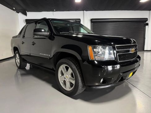 Used 2007 Chevrolet Avalanche LTZ w/ LTZ Preferred Equipment Group AWD/4WD image 3