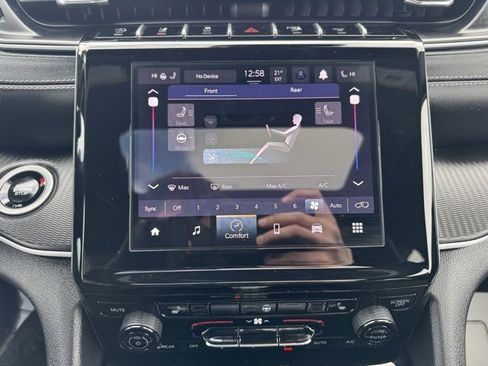 Used 2024 Jeep Grand Cherokee L Altitude image 31