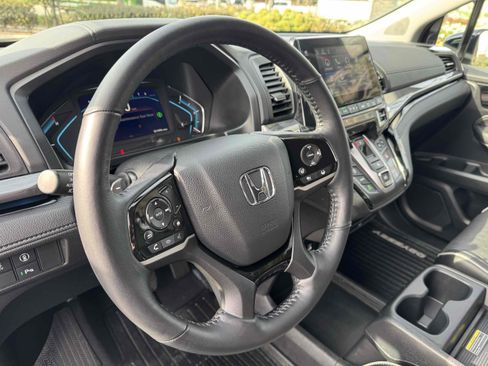 Used 2024 Honda Odyssey Elite image 32