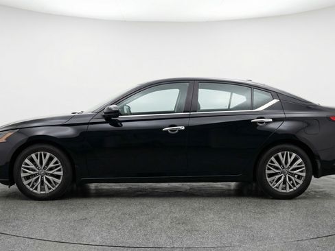Used 2025 Nissan Altima 2.5 SV image 5