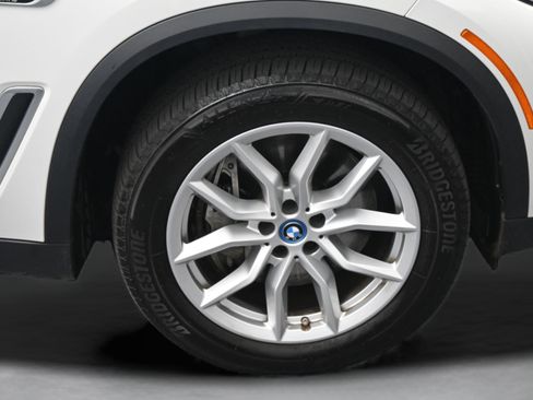 Used 2022 BMW X5 xDrive45e w/ Parking Assistance Package image 42