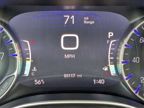 Used 2022 Chrysler Pacifica Touring-L image 11