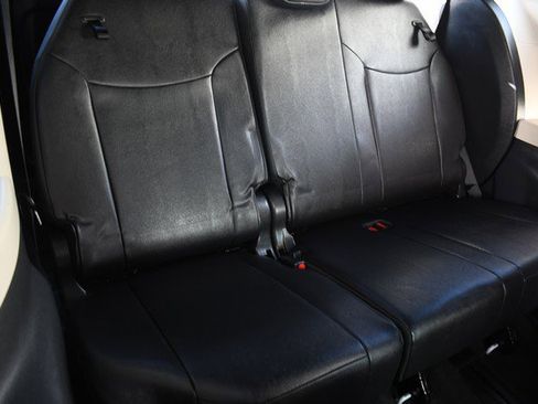 Certified 2025 Toyota Sienna Platinum image 31