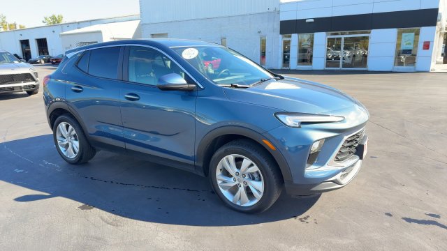 Used 2025 Buick Encore GX Preferred w/ Comfort Package AWD/4WD image 2