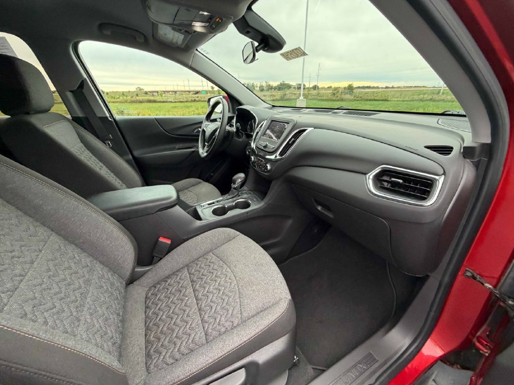 Used 2024 Chevrolet Equinox LT AWD/4WD image 22