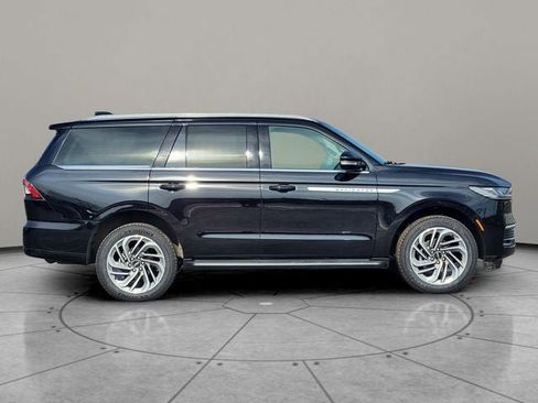 New 2026 Lincoln Navigator Premiere AWD/4WD image 13