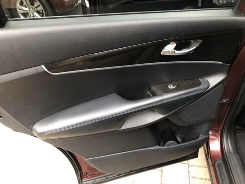 Used 2019 Kia Sorento AWD V6 image 32
