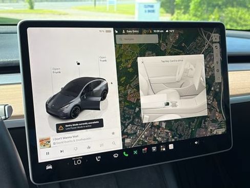 Used 2023 Tesla Model Y Performance AWD/4WD image 16
