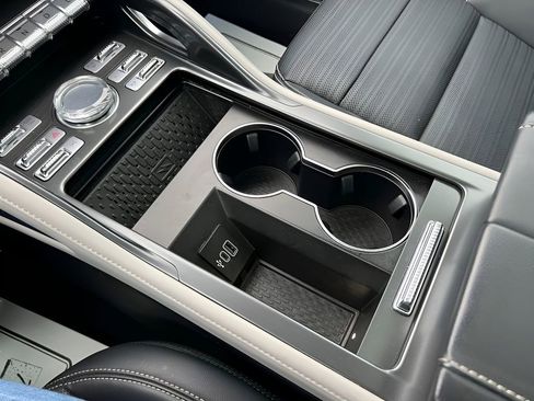 Used 2025 Lincoln Nautilus Reserve image 26