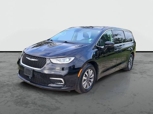Used 2024 Chrysler Pacifica Limited FWD image 5