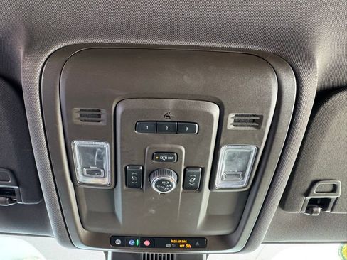 Used 2023 GMC Yukon SLT w/ SLT Luxury Package image 39