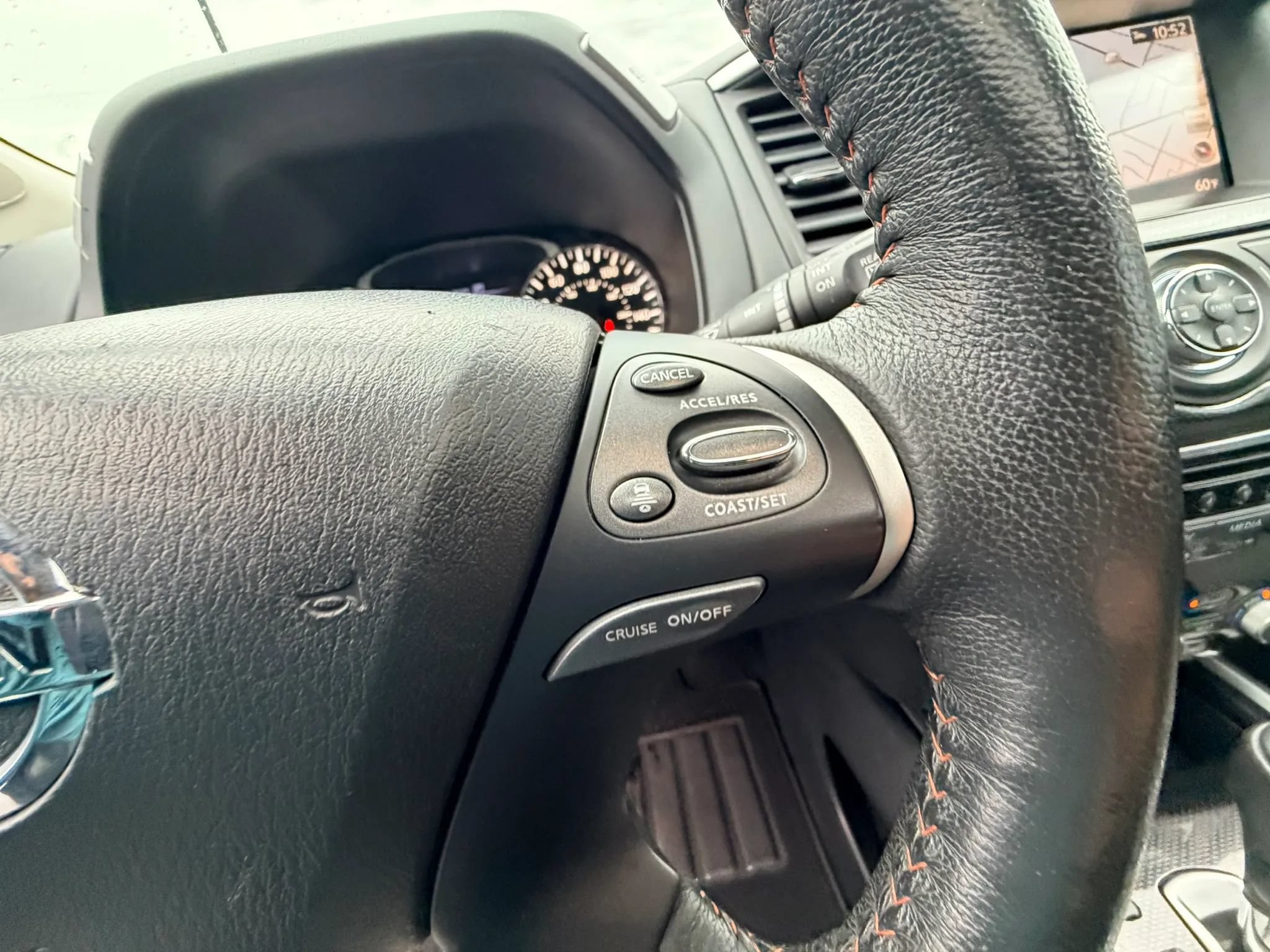 Used 2020 Nissan Pathfinder SL AWD/4WD image 14