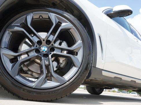 Used 2019 BMW X5 xDrive40i w/ Off-Road Package AWD/4WD image 11