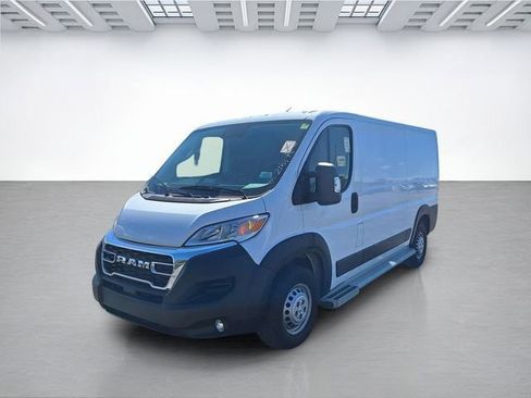 Used 2025 RAM ProMaster 2500 w/ U-Haul Equipment Group FWD image 8