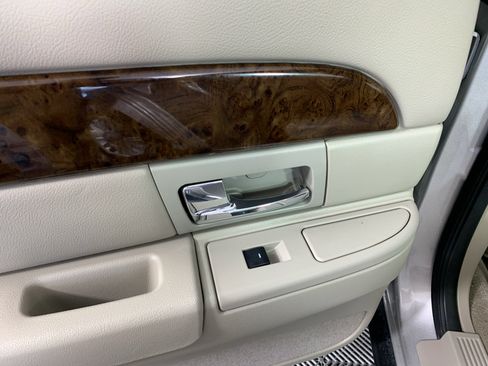 Used 2010 Mercury Grand Marquis LS RWD image 25