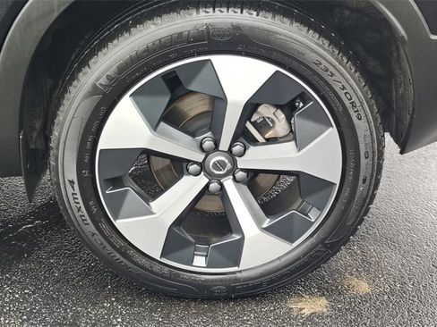 Certified 2025 Volvo XC40 B5 Plus image 28