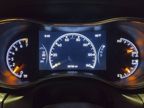 Used 2019 Jeep Grand Cherokee Altitude image 23