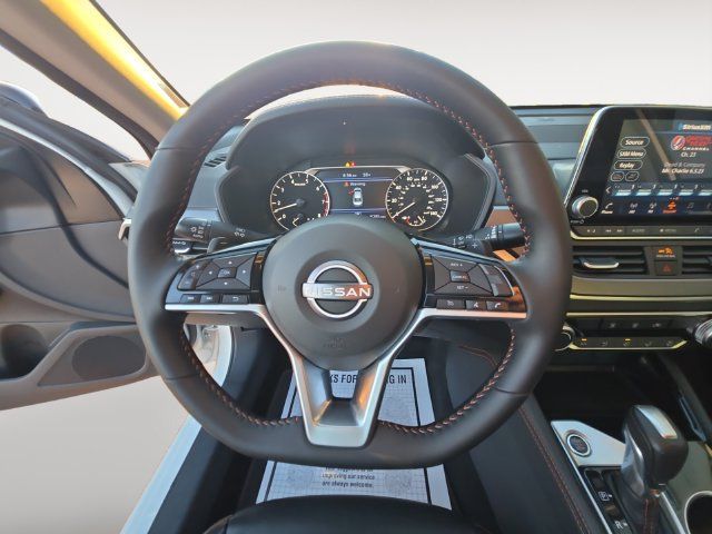 Used 2025 Nissan Altima 2.5 SR AWD/4WD image 13