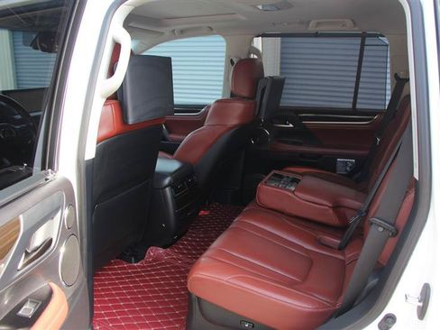 Used 2018 Lexus LX 570 4WD w/ Luxury Package image 29