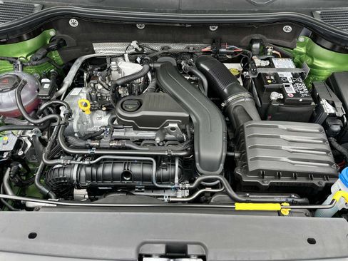 New 2026 Volkswagen Taos SE image 11