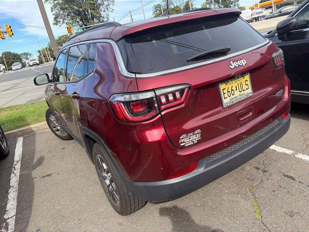 Used 2020 Jeep Compass Latitude AWD/4WD image 3