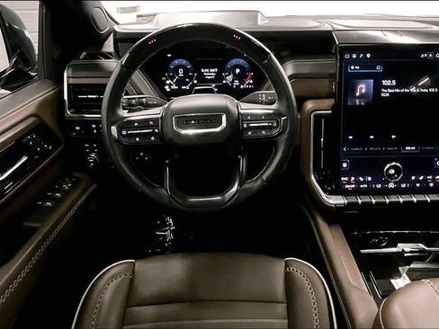 Used 2025 GMC Yukon XL Denali Ultimate AWD/4WD image 6