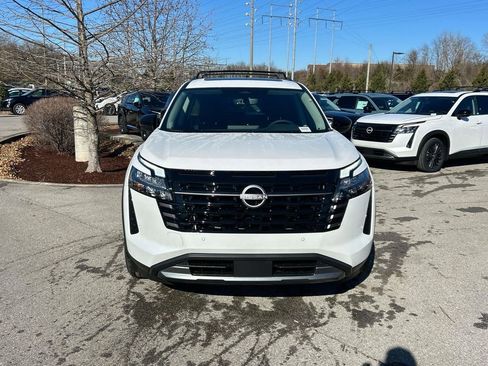 New 2026 Nissan Pathfinder SL w/ SL Premium Package AWD/4WD image 2