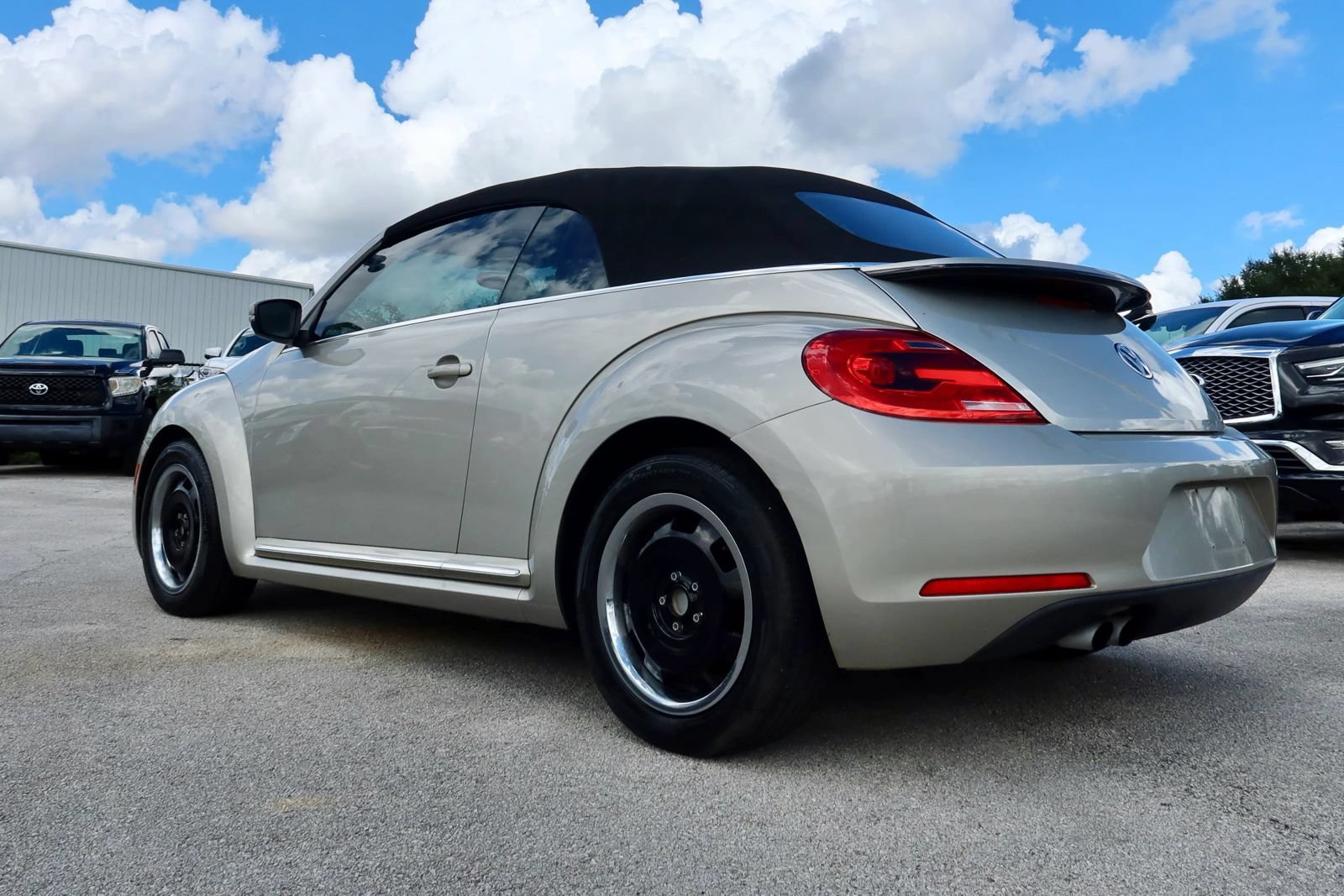 Used 2015 Volkswagen Beetle 1.8T FWD image 4