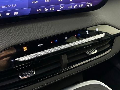 Used 2025 Buick Enclave Preferred image 27