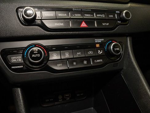 Used 2019 Kia Niro EX image 13