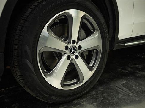 Used 2022 Mercedes-Benz GLC 300 4MATIC w/ Multimedia Package Lite image 3