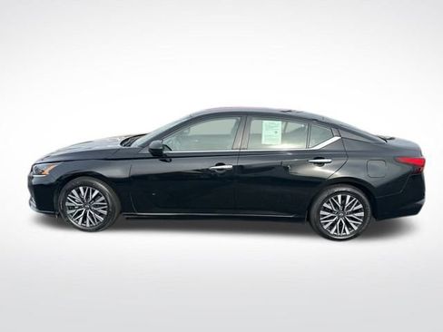 Used 2024 Nissan Altima 2.5 SV image 3