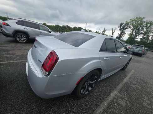 Used 2022 Chrysler 300 Touring L RWD image 4