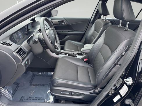 Used 2017 Honda Accord Sport image 10