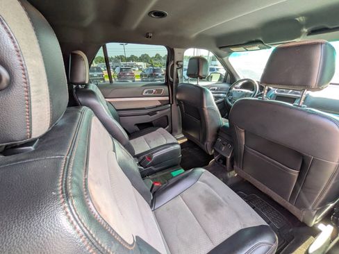Used 2017 Ford Explorer XLT w/ Equipment Group 202A FWD image 27
