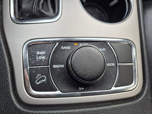 Used 2018 Jeep Grand Cherokee Limited image 16