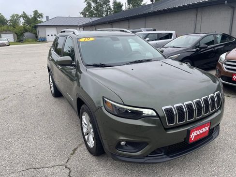 Used 2019 Jeep Cherokee Latitude w/ Cold Weather Group FWD image 3