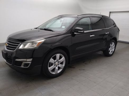 Used 2016 Chevrolet Traverse LT w/ Style and Technology Package image 2