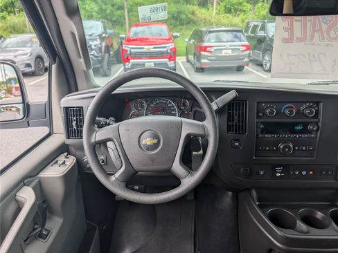 Used 2025 Chevrolet Express 3500 LT w/ LT Preferred Equipment Group RWD image 16