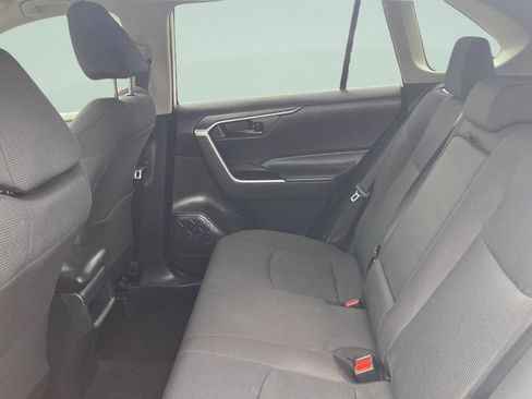 Used 2021 Toyota RAV4 LE AWD/4WD image 14
