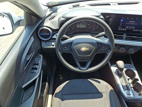 Certified 2024 Chevrolet Trax LS w/ LS Convenience Package FWD image 21