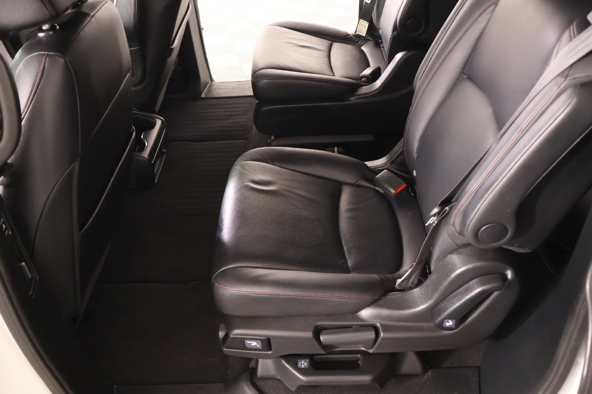 Used 2024 Honda Odyssey Sport image 11