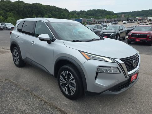 Used 2021 Nissan Rogue SV AWD/4WD image 2