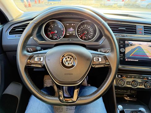 Used 2020 Volkswagen Tiguan SE w/ Panoramic Sunroof Package image 67