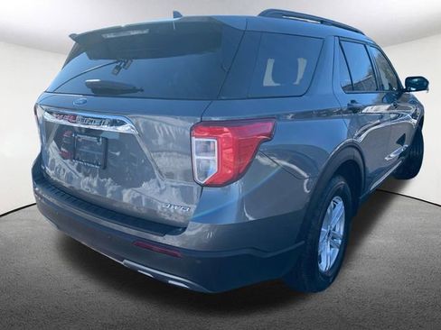 Used 2022 Ford Explorer XLT w/ Equipment Group 202A image 14