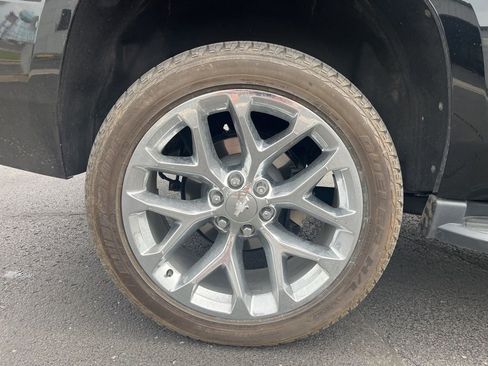 Used 2018 Chevrolet Tahoe LT w/ Luxury Package AWD/4WD image 11
