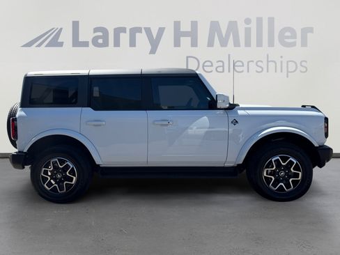 Used 2025 Ford Bronco Outer Banks AWD/4WD image 6