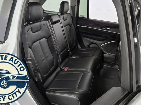 Used 2022 Jeep Grand Cherokee Limited 4xe image 33