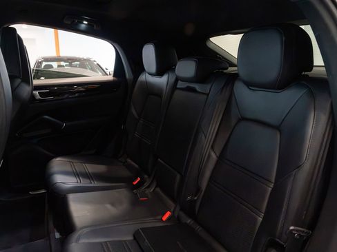Used 2021 Porsche Cayenne Coupe AWD/4WD image 9