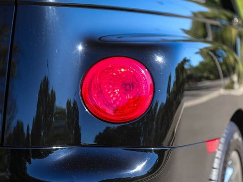 Used 2005 Chevrolet SSR w/ Preferred Equipment Group image 17